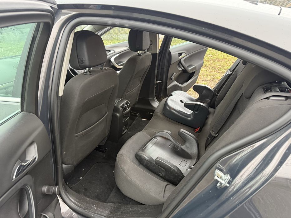 Opel inignia 2.0 diesel duza nawi 6biegow stan bdb mozliwa zamiana !