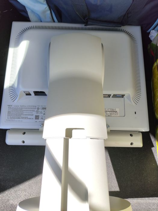 monitor nec Sync LCD1970NXp com sound bar