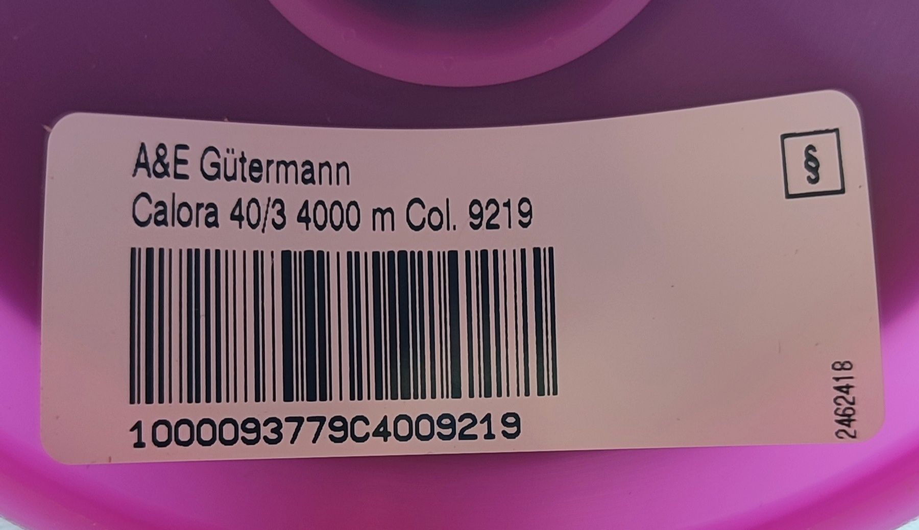 Нитки Gutermann Calora #20 ( 4600 м ) і #40 ( 4000 м ). Чорний колір.
