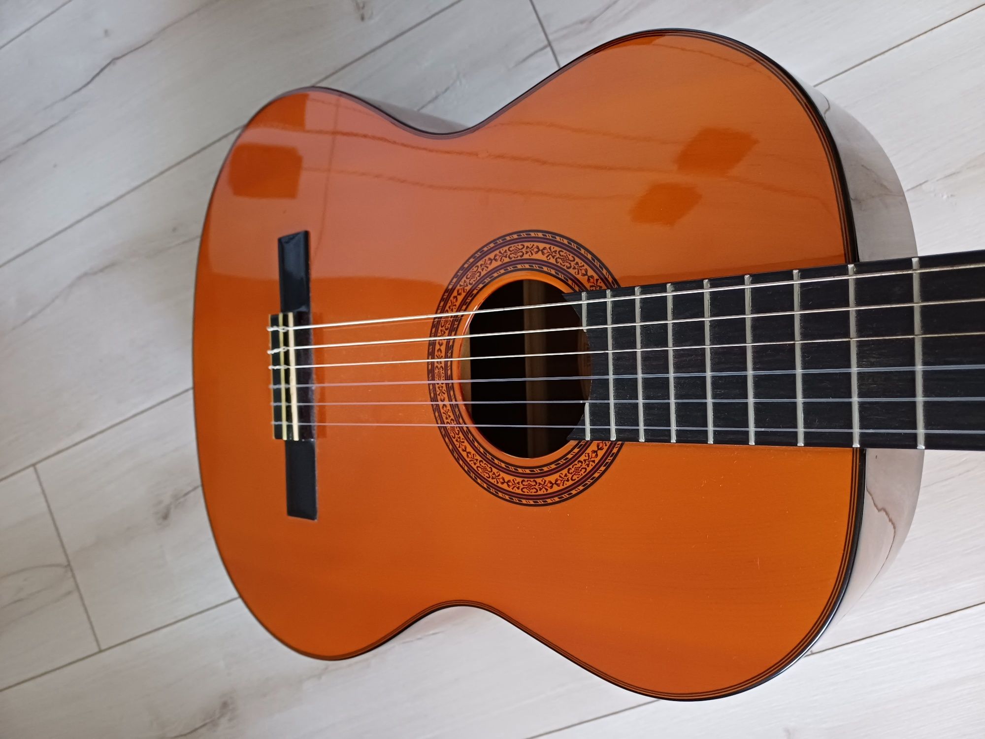 Spawarka gitarę klasyczną Washburn