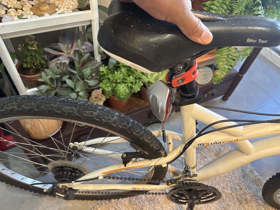 Bicicleta completa e muito boa!