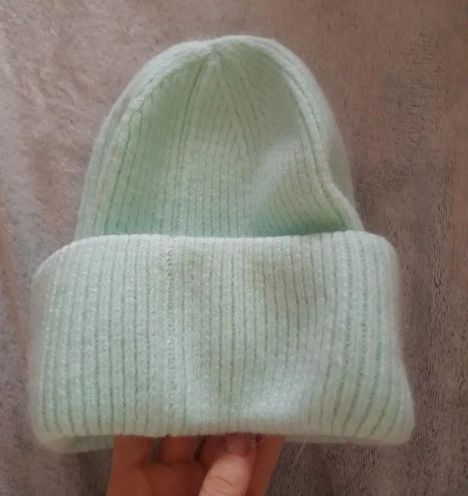 Тепла зимова шапка, колір м'ята, дуже класна .
