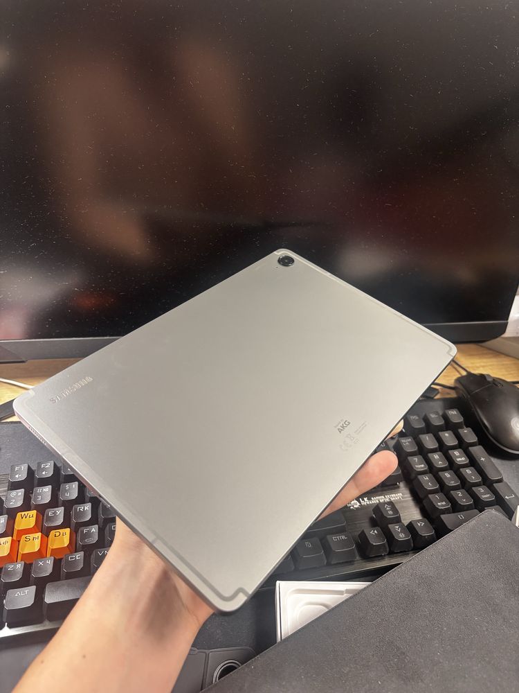 Samsung Galaxy Tab S9 FE Wi-Fi (SM-X510) • Ідеальний стан • чохол у пд