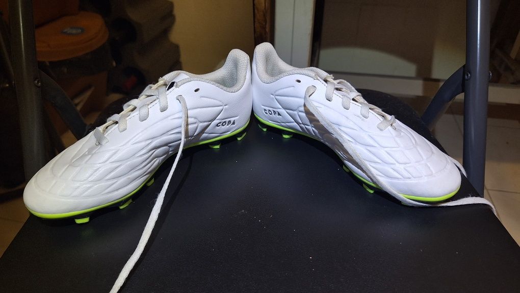 Chuteiras como novas adidas n. 32