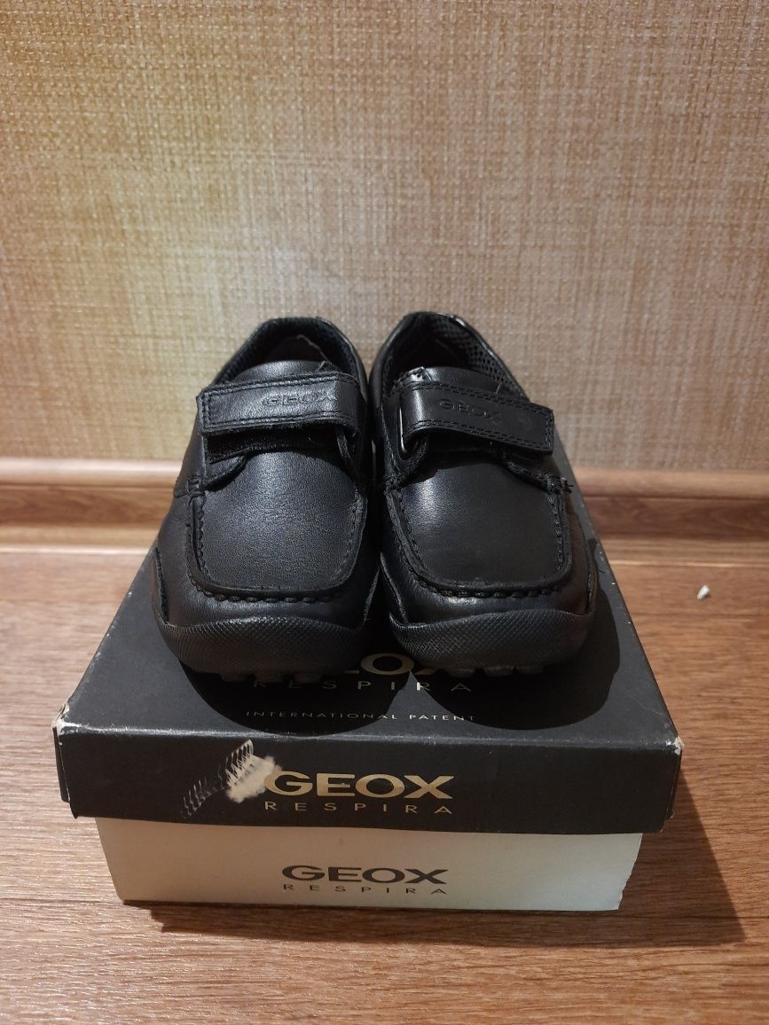 Туфлі шкіряні нові geox 27