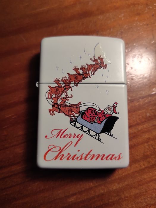 Isqueiro ZIPPO. Novo