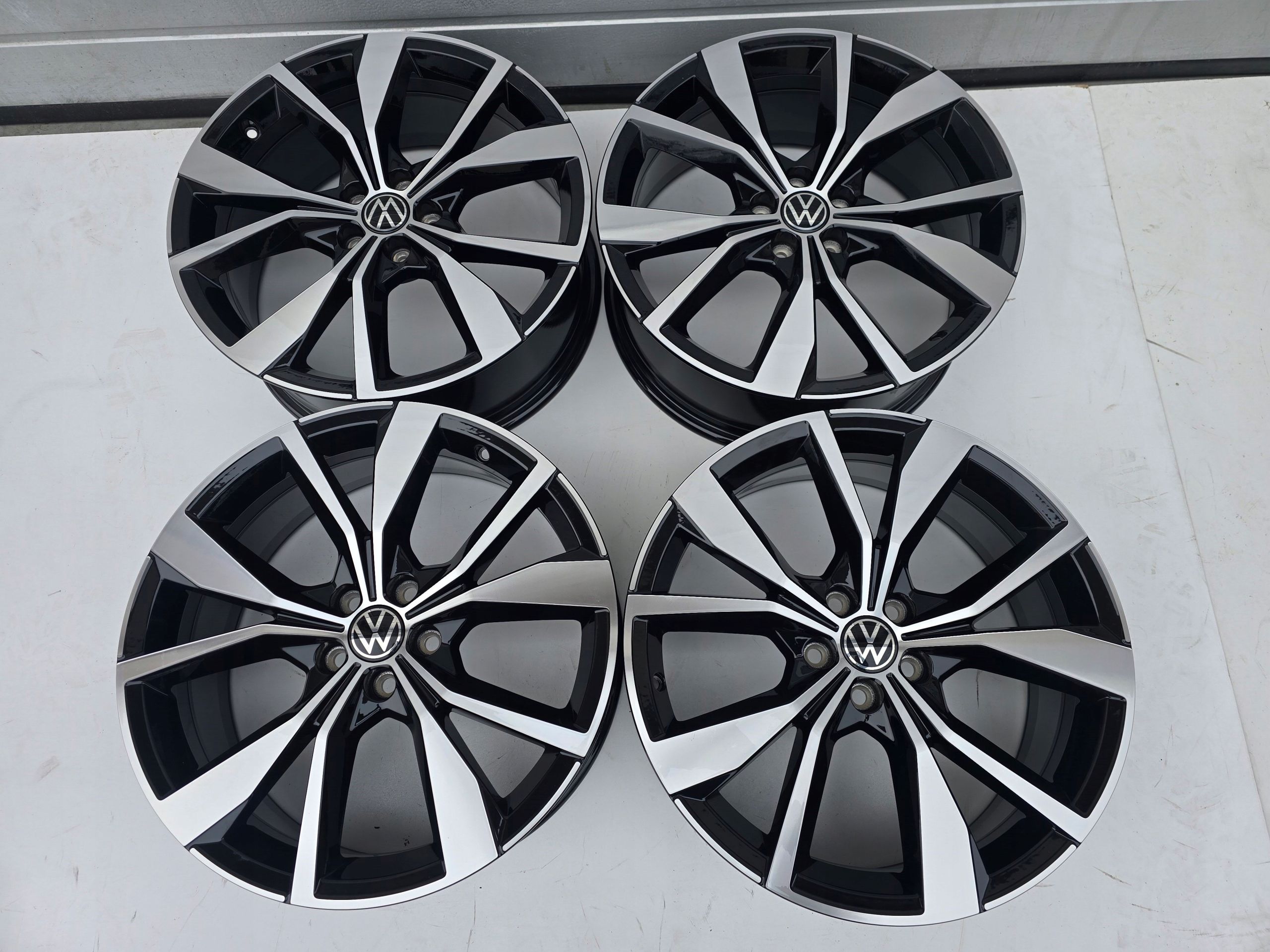 VW t-cross Taigo Polo Gti Misano 18'' 5X100 ET39 Nowe 4X