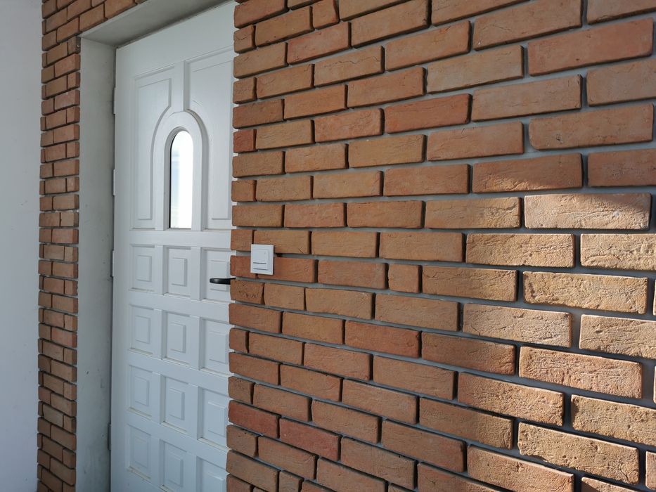 Ręcznie formowane rustykalne płytki z cegły