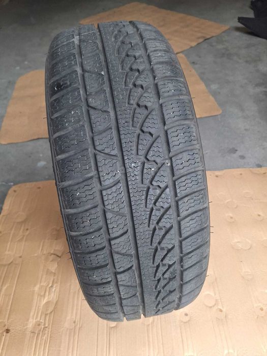 opona zimowa używana 215/45/18 głębokość bieżnika 6mm