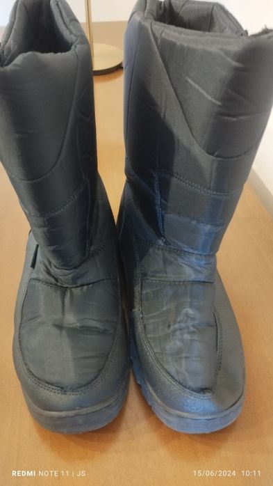 Dois  pares de calçado para venda .