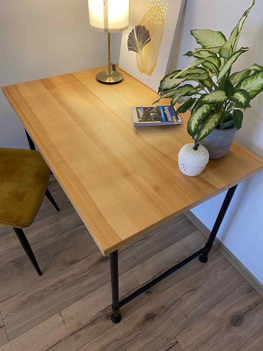 Biurko loftowe Kullaberg Ikea 110x70 sosna z czarnymi nogami