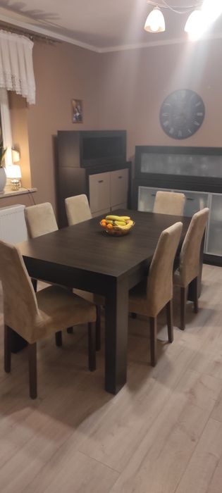 Stół rozkładany oraz 6 krzeseł