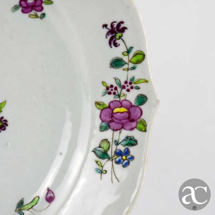 Prato Porcelana da China Bordo recortado, período Qianlong, séc. XVIII