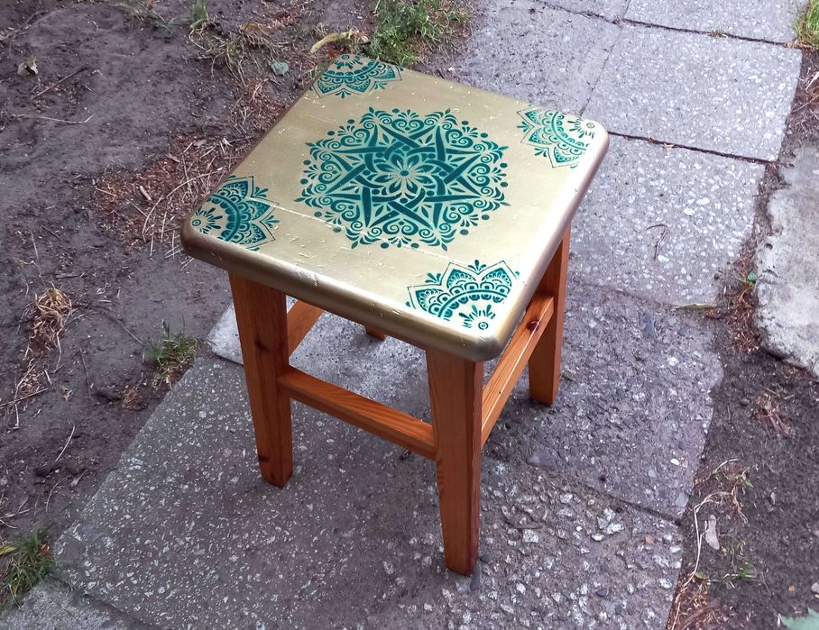 Solidny taboret Piękny stołek drewniany wys.46cm, blat 30x30cm