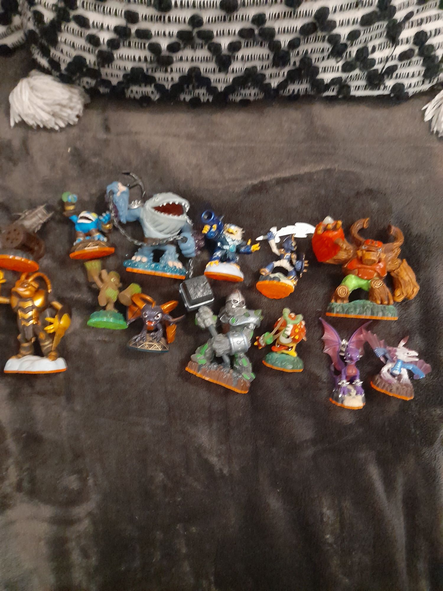 Vendo jogo skylanders giants para wii + 13 bonecos