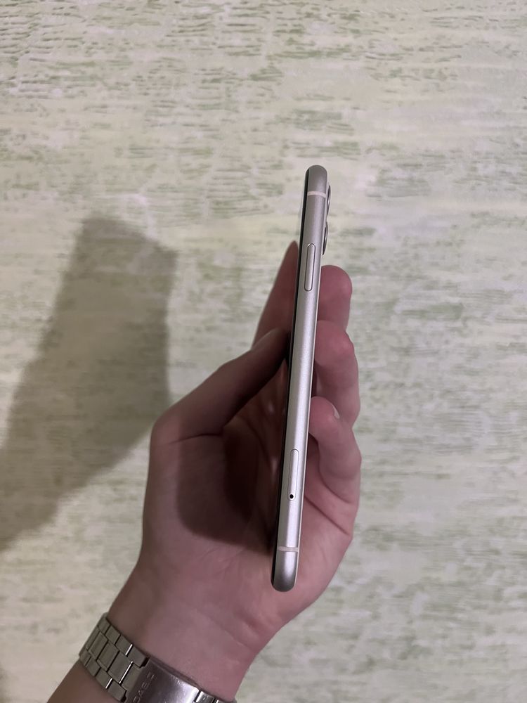 Iphone 11 white айфон 11 білий Стан гарний