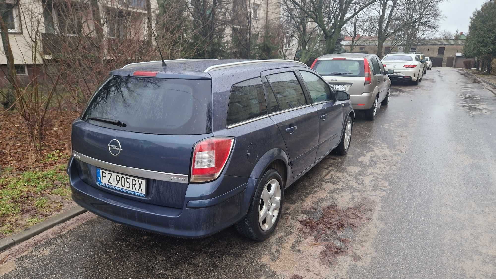 Opel Astra H kombi 1,7 cdti; klimatronic