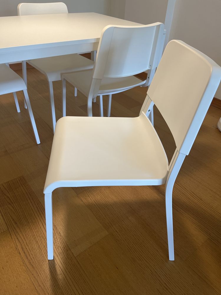 Mesa com cadeiras