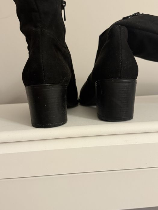 Kozaki Ryłko z elastyczną cholewką  r. 37 jak nowe!