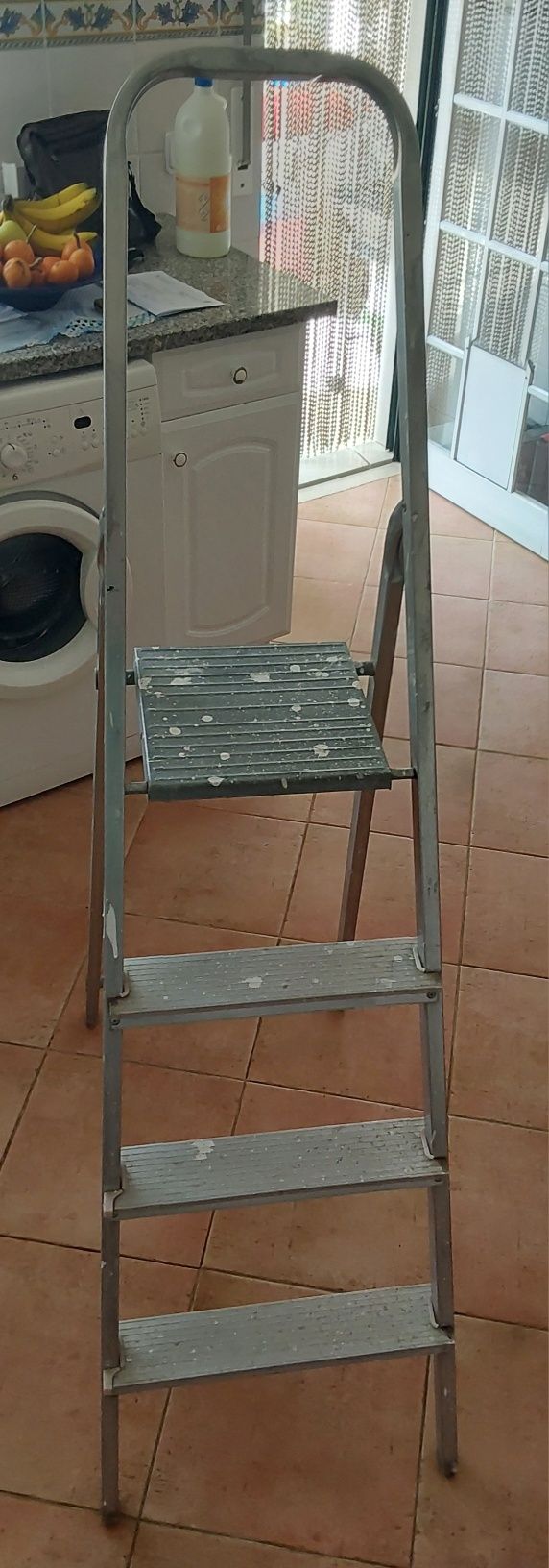 ESCADOTE DE ALUMÍNIO 4 DEGRAUS. Casa,Quarto,Sala,Garagem,Pinturas,etc.
