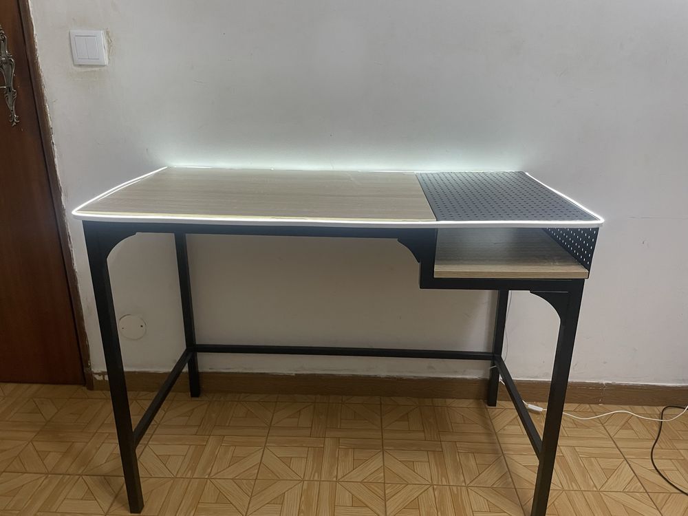 Conjunto de mesa + led + cadeira