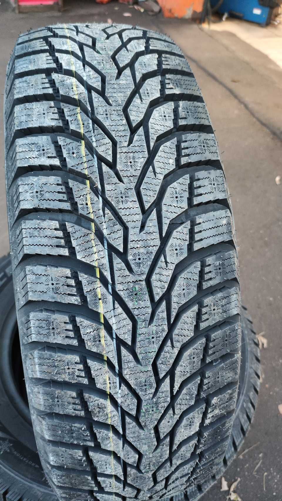 Купити зимові шини гуму резину покришки 265/55 R20 доставка підбір шин