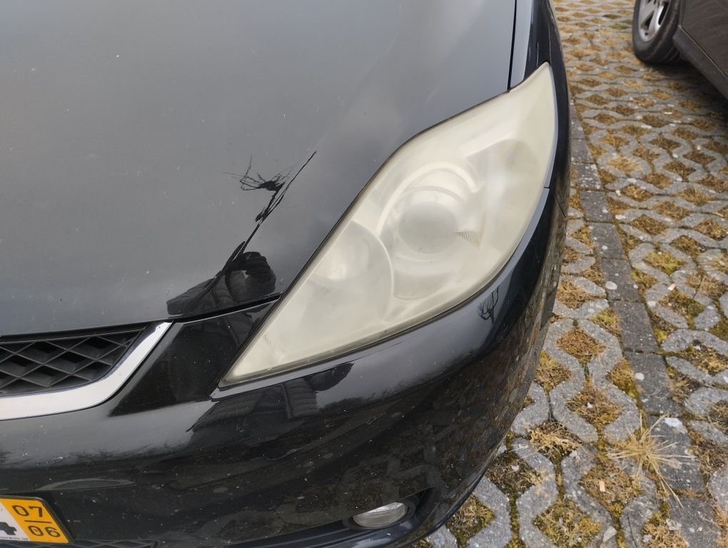 Limpo faróis de automóveis