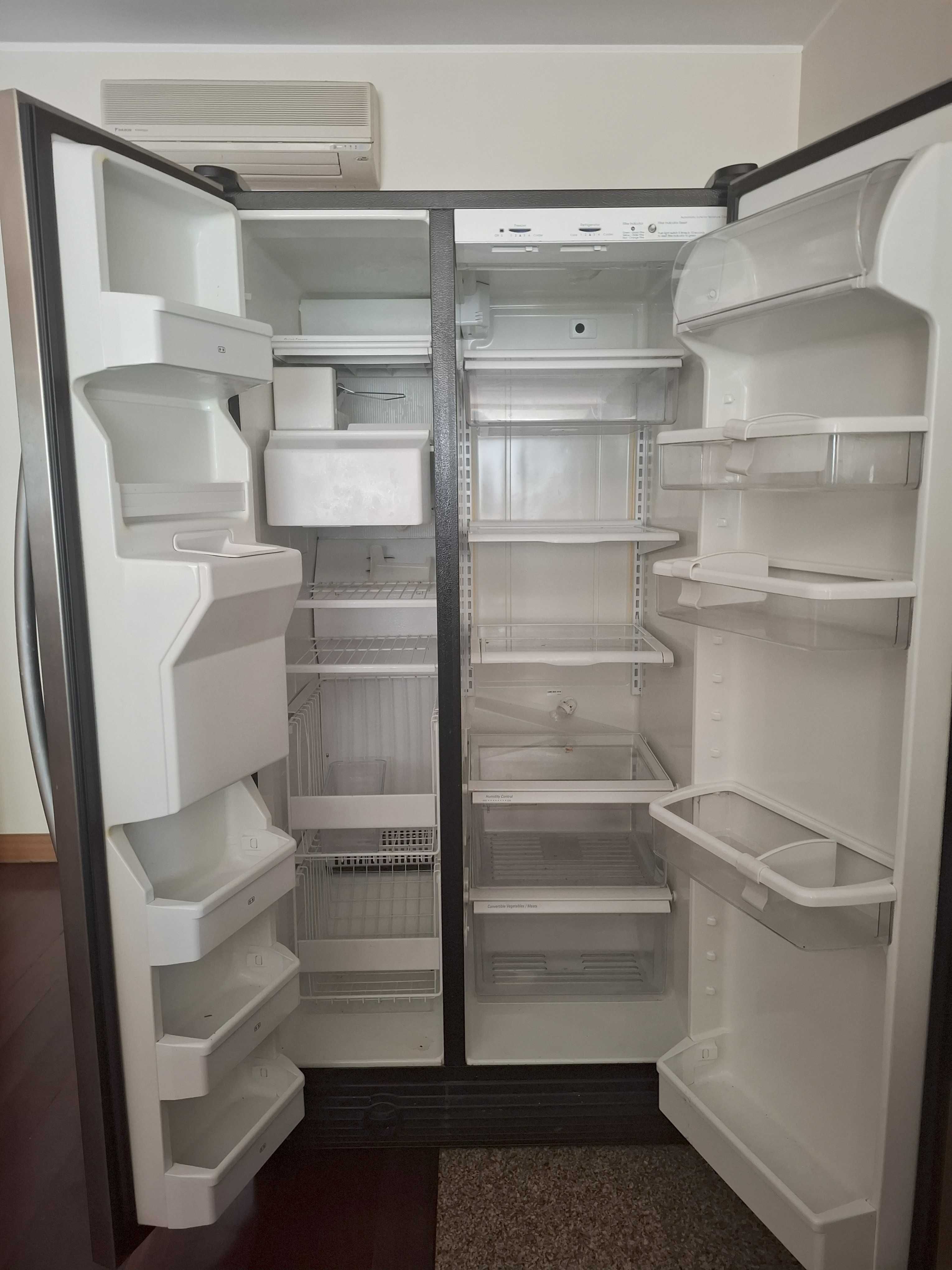 Frigorífico Americano Whilpool c/ disp. água e gelo - OPORTUNIDADE!