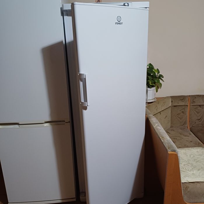 Морозильна камера,,Indesit "