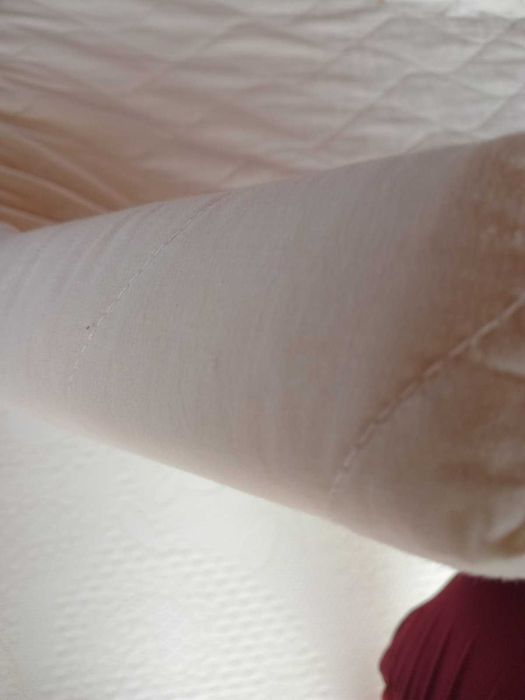 Матрас тонкий топер, б/в. Розміри 1м 50 см на 1м 90 см.