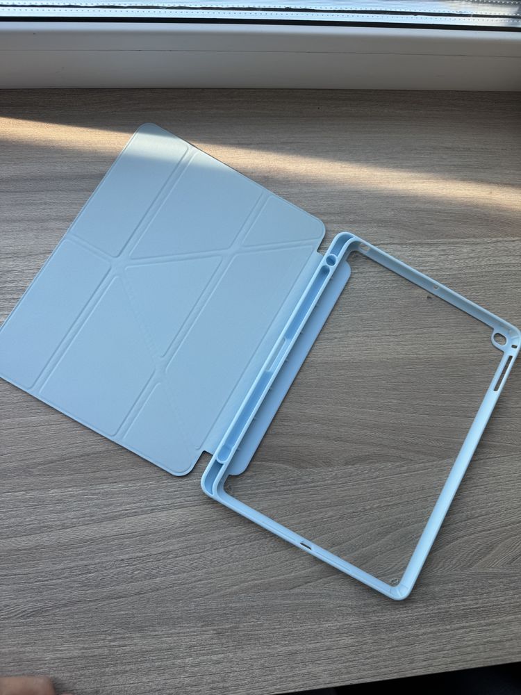 Блакитний чохол на ipad 9.7