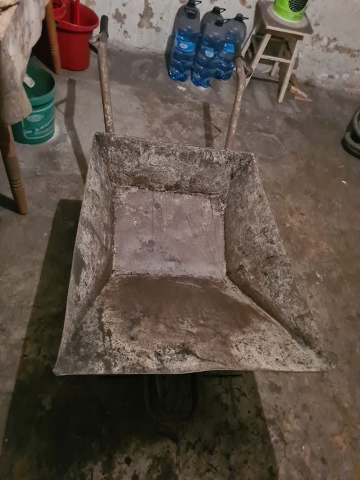 Taczka ogrodowa solidna