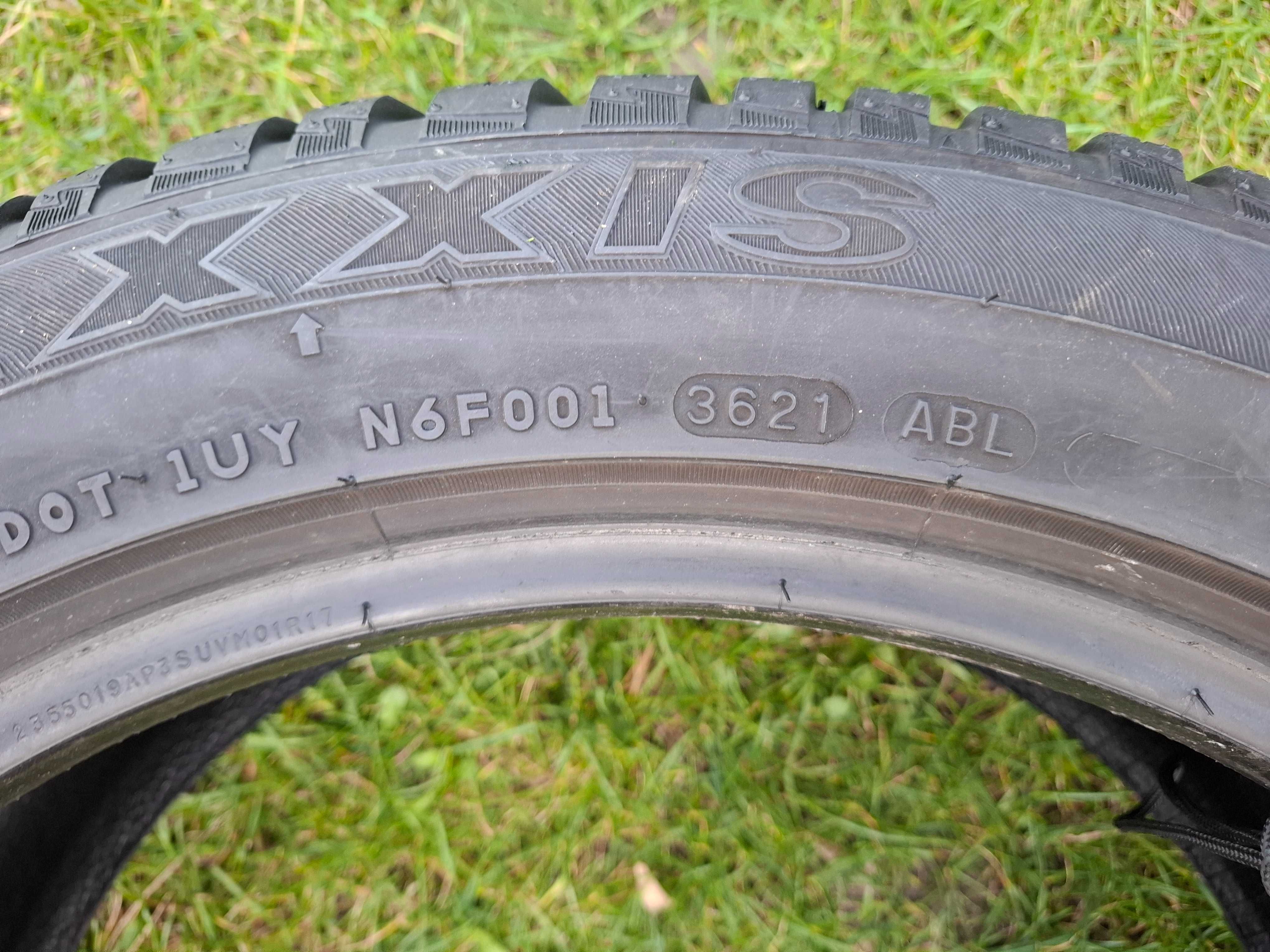 Opony caloroczne Maxis 235 50 R 19