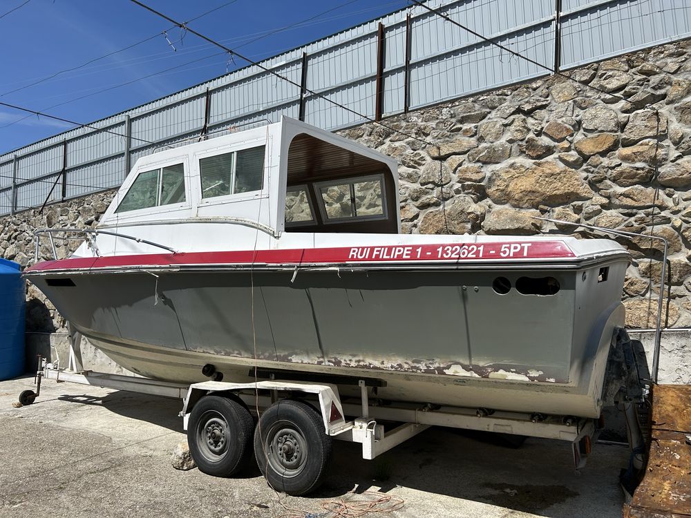 Barco com reboque