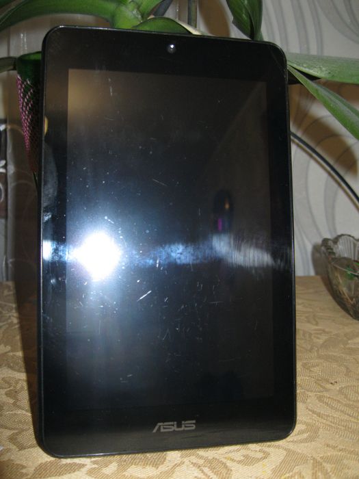Планшет ,,ASUS MEMO Pad HD7"