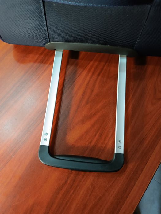 Mala de viagem American Tourister em tecido.