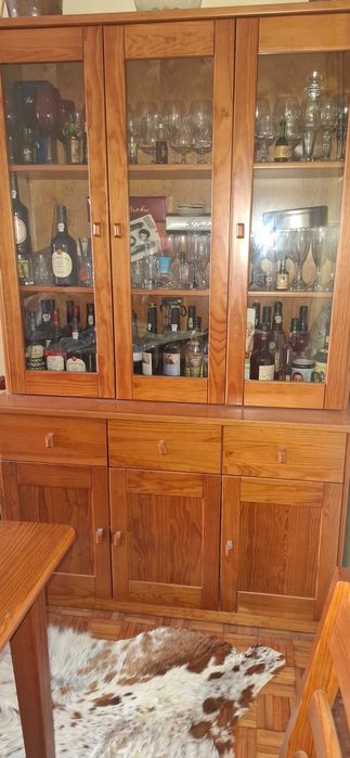 Móvel de sala com cristaleira