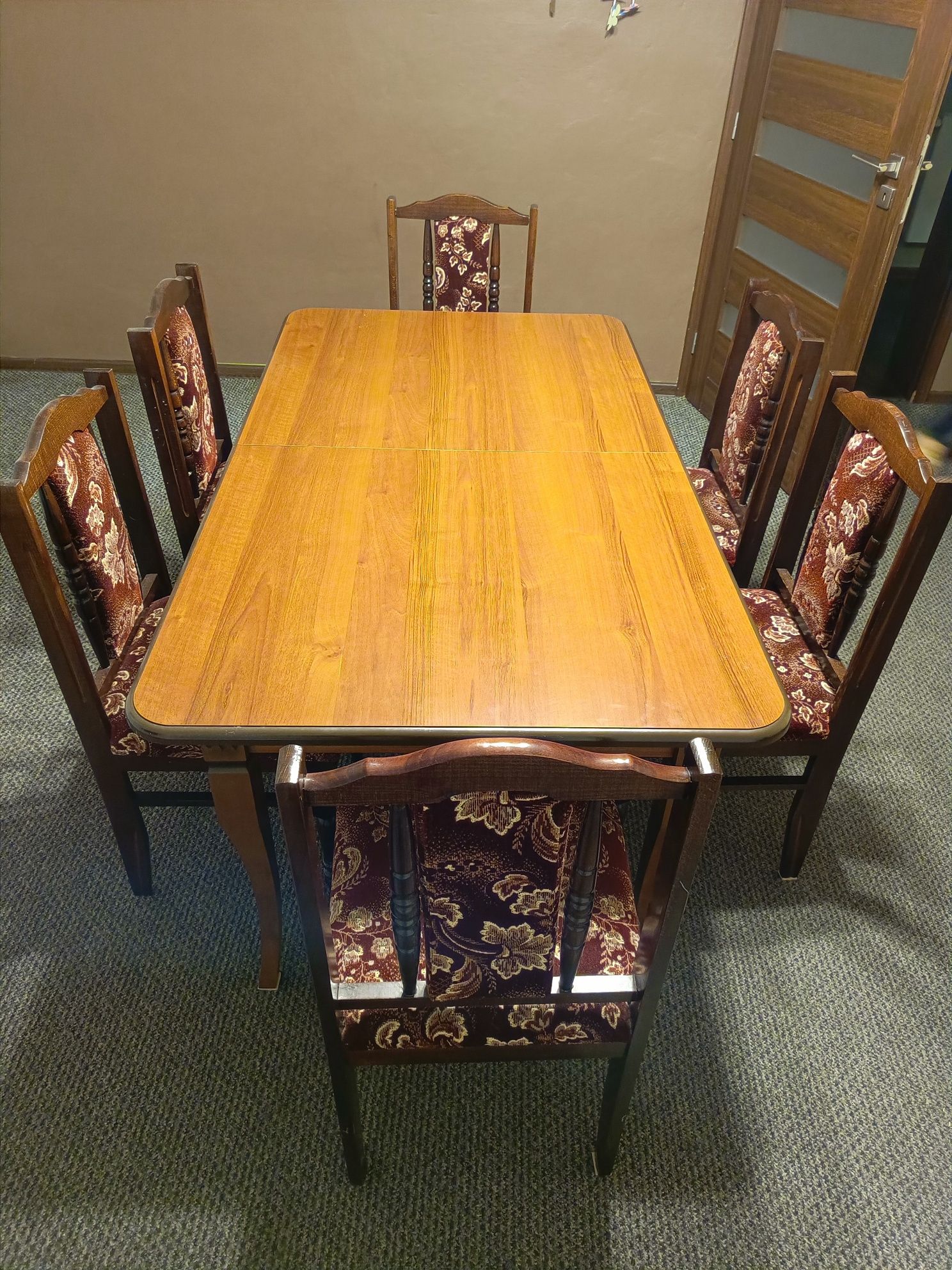 Duży stół rozkładany 160-200x92 i 6 krzeseł