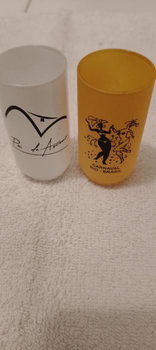 2 copos de shot celebrativos