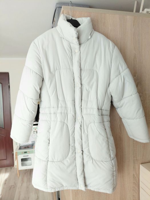 Biały pikowany płaszcz damski ocieplany s