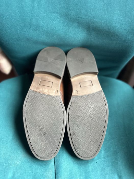 Sapato clássico castanho feito de couro Suits Inc