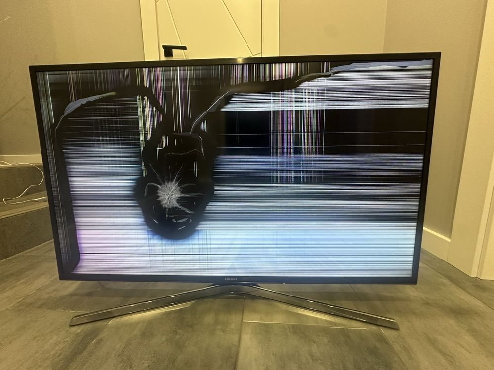 Телевізор SAMSUNG UE40MU6100U