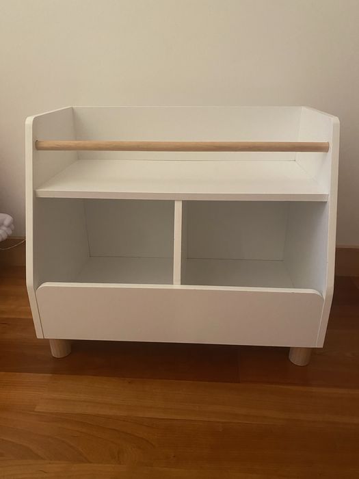 Movel branco e pinho criança