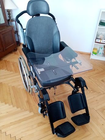 Sprzedam wielofunkcyjny wózek inwalidzki Handicare Cirrus 4
