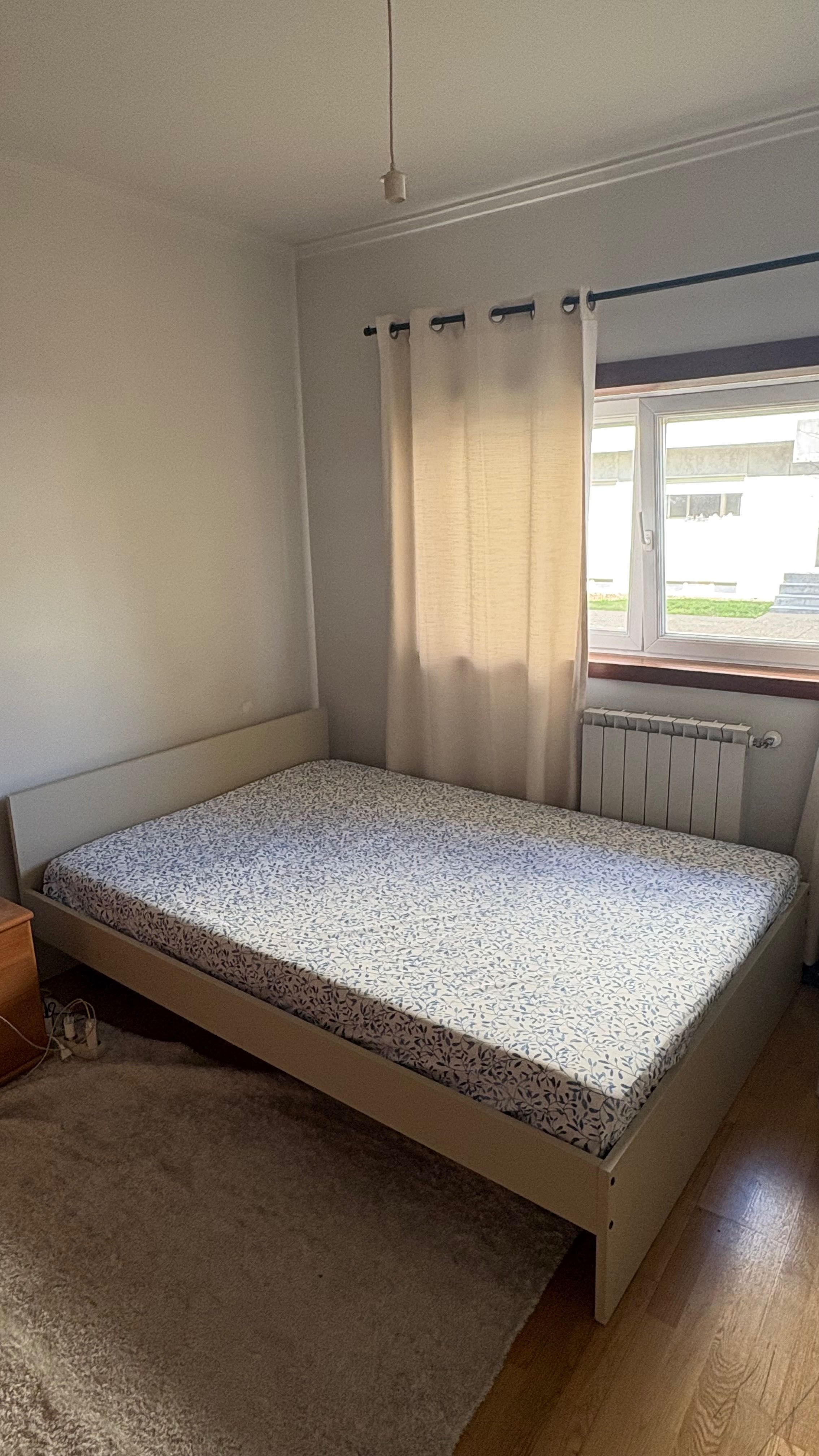 Cama (140x200) , Colchão incluído
