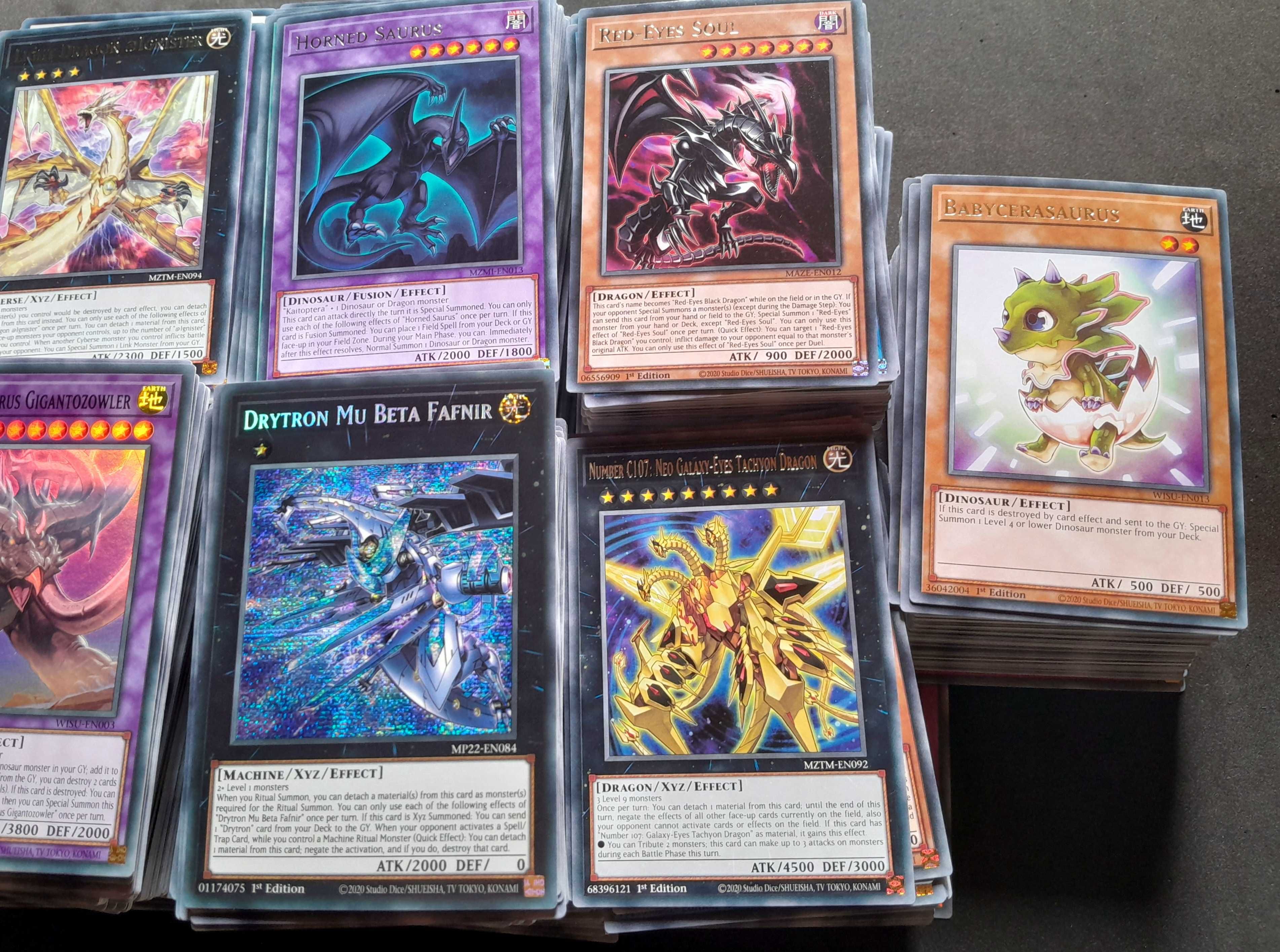Yugioh- 700 Rares+400 S/U/Secret Rares