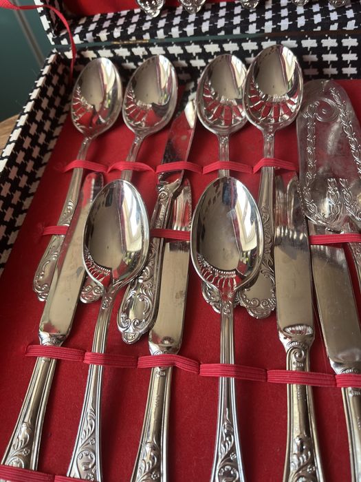 Набор столових приборів