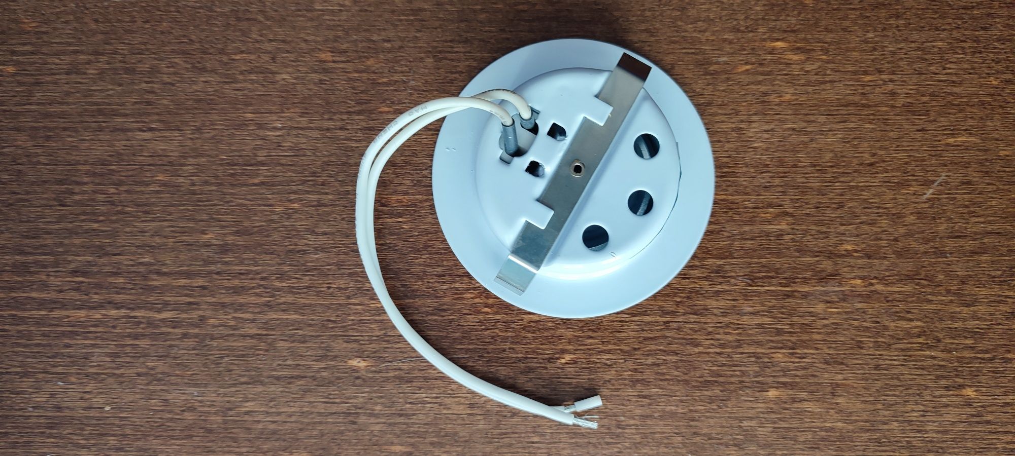 Oczka sufitowe metalowe białe nowe 4 szt.