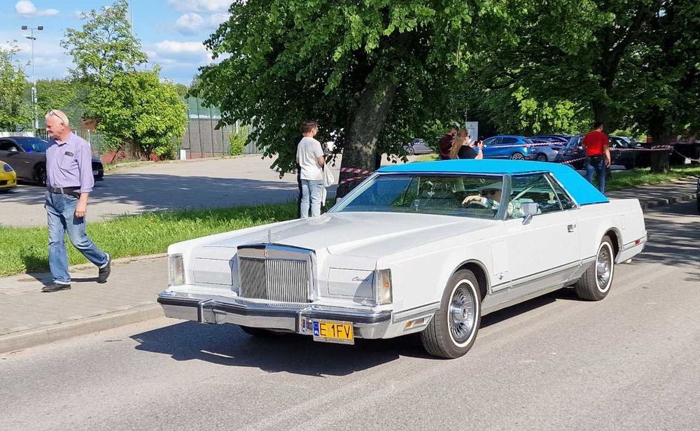 Lincoln Cadillac Continental Mark V Luxury American Muscle
