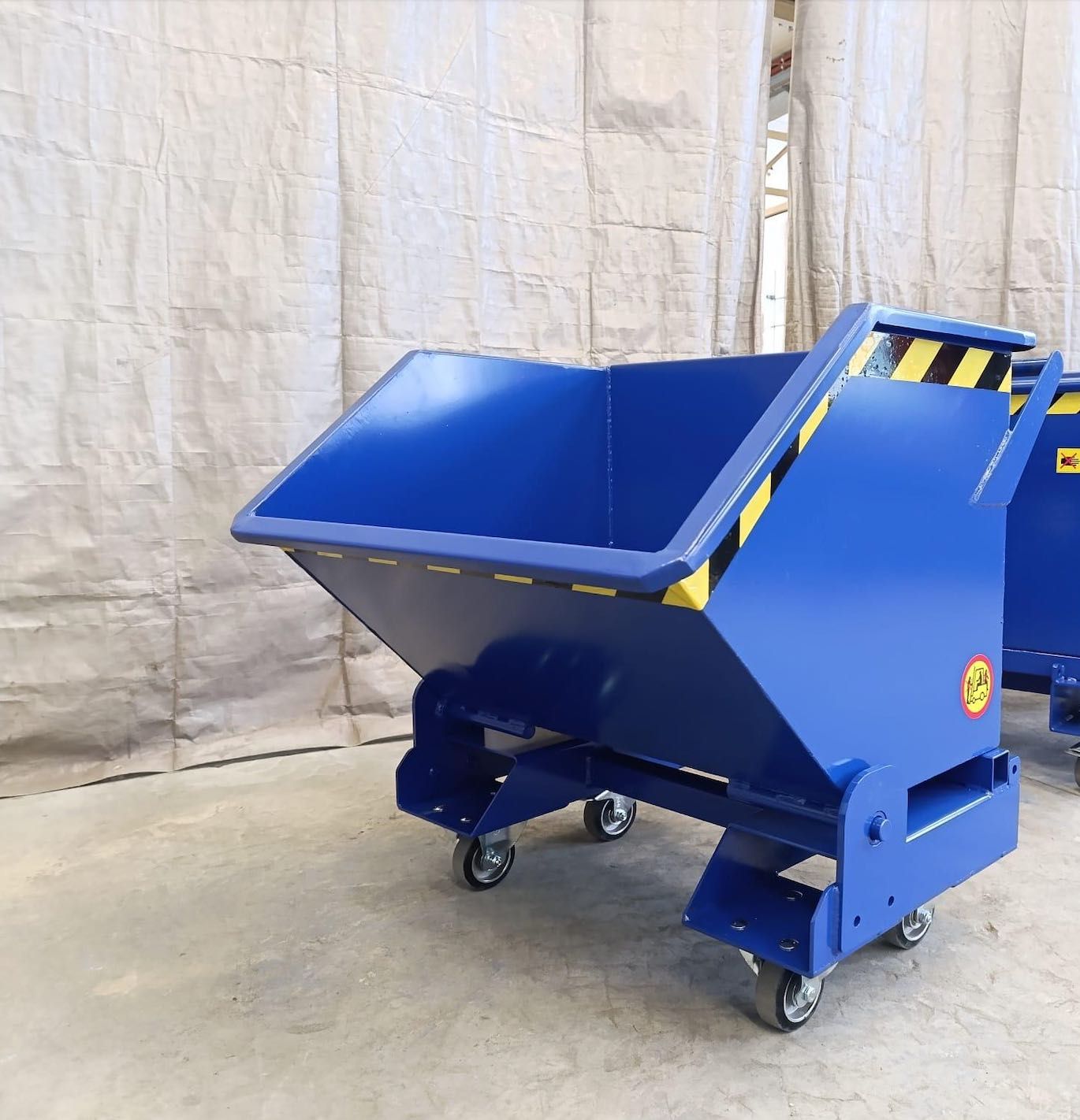 Kontener samowyładowczy / Kontener / Kontener na wióry metalowe 250L